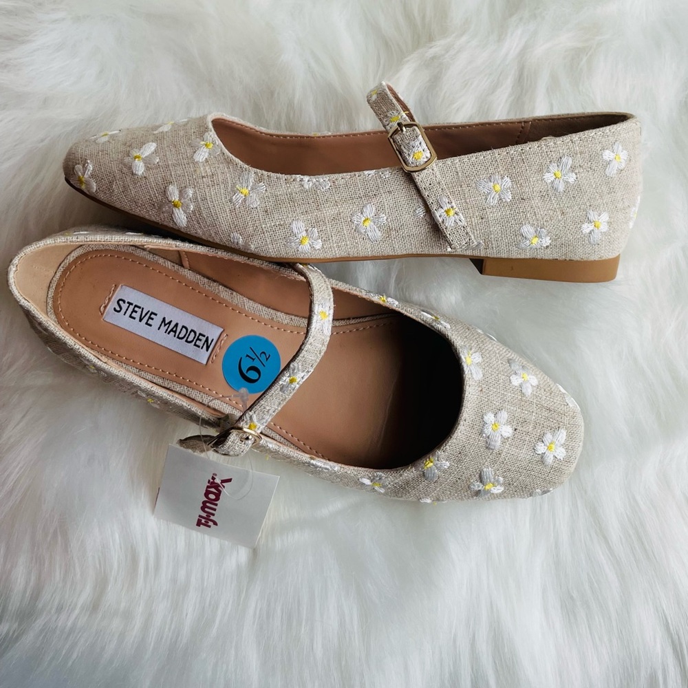 Steve Madden beige embroidery flats NWT